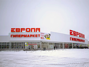 Вход магазин в ТЦ Европа 52 Курск